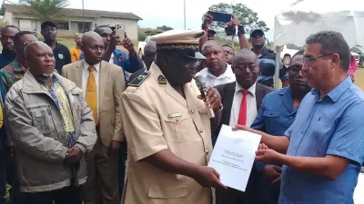 Remise du projet du cahier des charges à l’opérateur Managem par le gouverneur de la Ngounié.