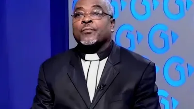 Révérend Clément Obame Mezui, membre du Comité des sages.