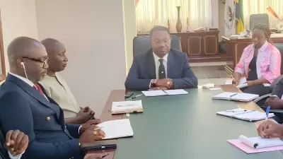 La séance de travail de l’entreprise adjudicataire avec le maire Fernand Paulin Joumas dit Salamba donne espoir aux populations au 2e arrondissement.