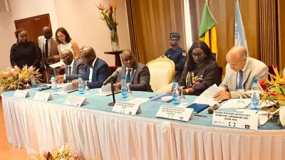 Une vue des officiels lors de la signature