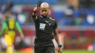 Tom Abongile, arbitre international FiFA