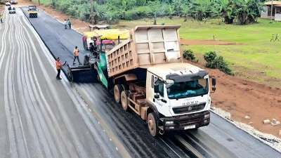 Une vue des travaux actuels sur la route de Cocobeach