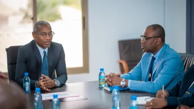 Paul Ulrich Kessany, ministre des sports et Sylvain Florient Pangou Mbembo, président du Comité national olympique gabonais (CNOG) 