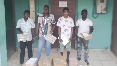 Voleurs de carreaux à ngouoni