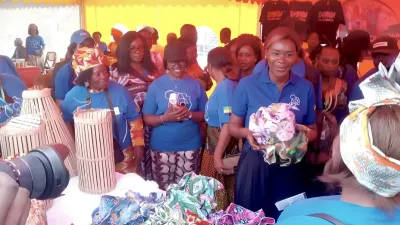 Zita Oligui Nguema, première dame du Gabon et sa délégation lors de la visite des stands d’exposition à Tchibanga