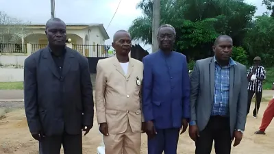 Les trois nouveaux chefs installés autour du maire de la commune de Fougamou