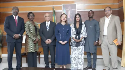 Pr Elsa Nkana Joséphine Ayo-Bivougou, ministre de la santé et Haptiglu Numan, président du groupe Numan