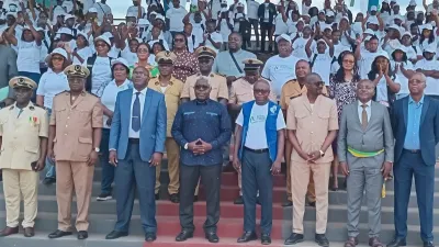 Les agents recenseurs autour des autorités du Woleu-Ntem