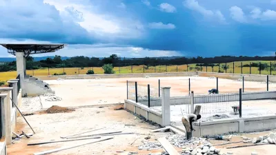 Une vue du chantier du plateau sportif en construction