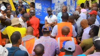 Une vue des membres de la coalition lors de la sensibilisation au rond point de Nzeng-Ayong