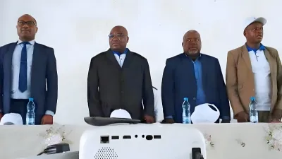 Les officiels dont le gouverneur (2e à gauche ) ouvrant les travaux de la formation des agents recenseurs de la Ngounié