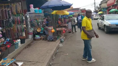 Une vue des commerçants à l’entrée du marché de NKembo