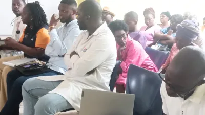 Le personnel soignant du CHR de Ngoubou lors de la rencontre avec la direction de l’hôpital.