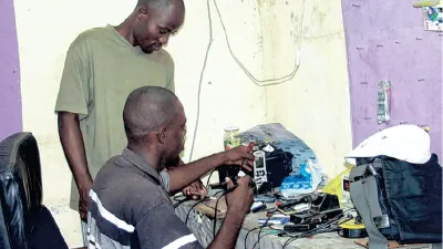 Depuis 2009, de jeunes Gabonais ont commencé à s’intéresser à la réparation de téléphones.