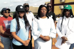 La procureure de la République d’Oyem, Périne Ada Obiang, et ses collaborateurs au sortir de l’opération.